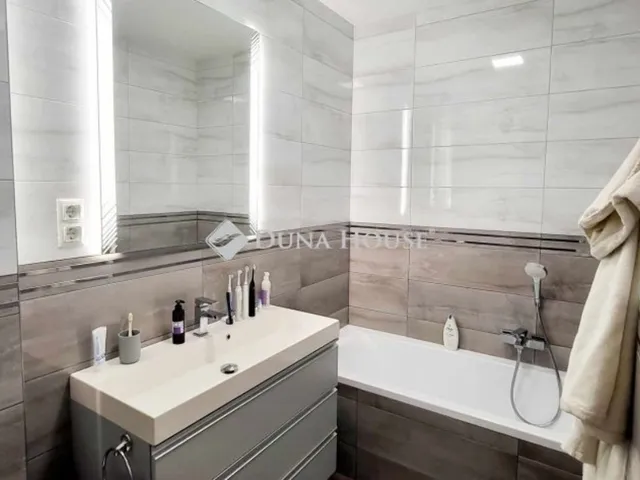 Eladó lakás Budapest XV. kerület 100 nm