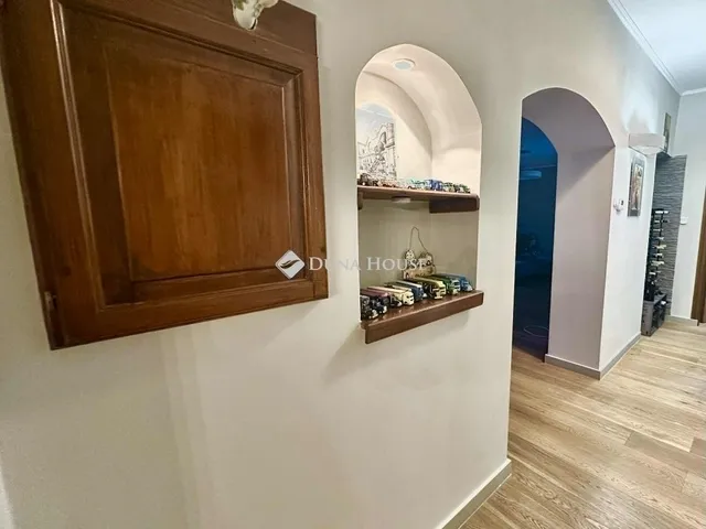 Eladó ház Budapest XVI. kerület 262 nm