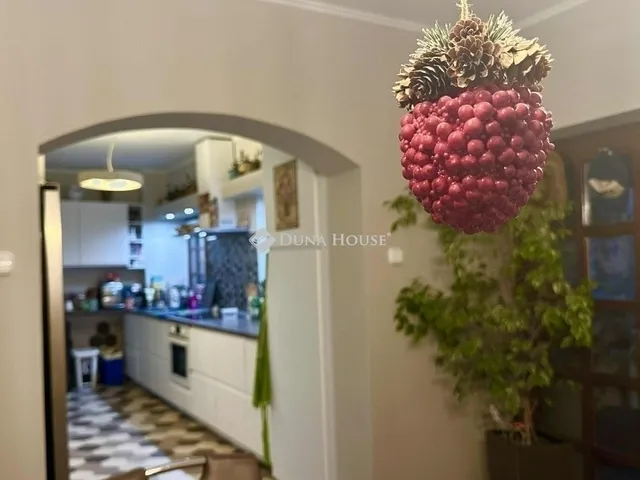 Eladó ház Budapest XVI. kerület 262 nm