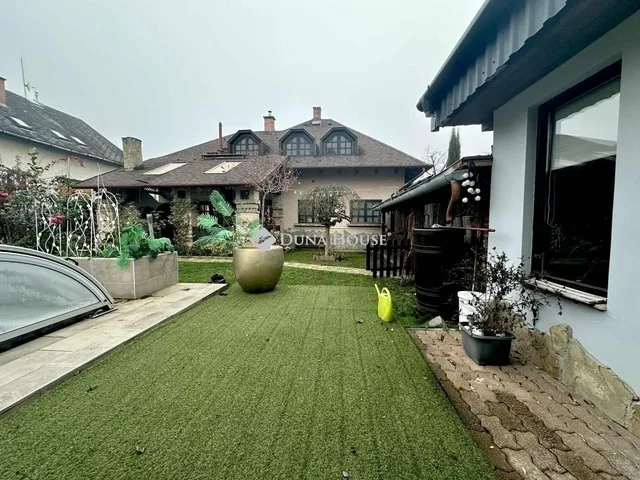 Eladó ház Budapest XVI. kerület 262 nm