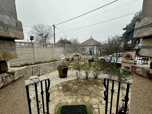 Eladó ház Budapest XVI. kerület 262 nm