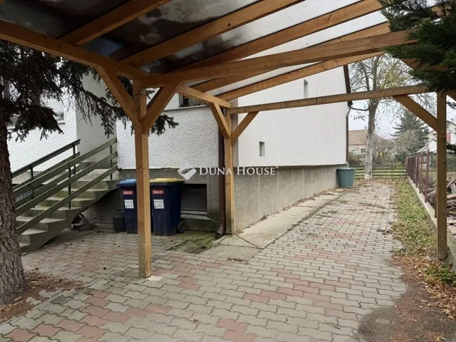 Eladó ház Budapest XVI. kerület 130 nm