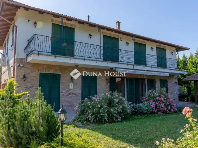 Eladó ház Visegrád 325 nm