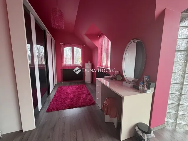 Eladó ház Budapest III. kerület 300 nm