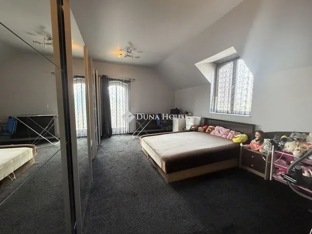 Eladó ház Budapest III. kerület 300 nm