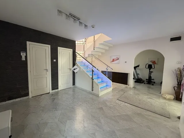 Eladó ház Budapest III. kerület 300 nm