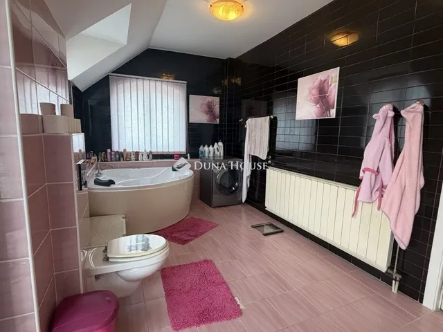 Eladó ház Budapest III. kerület 300 nm