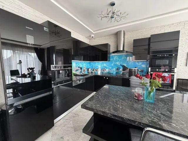 Eladó ház Budapest III. kerület 300 nm