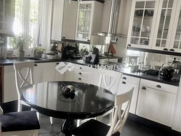 Eladó ház Budapest II. kerület 367 nm