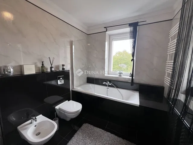 Eladó ház Budapest II. kerület 367 nm