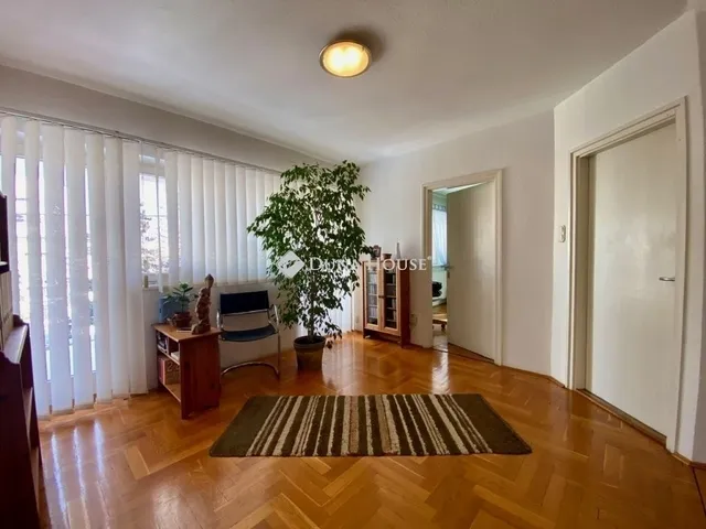Eladó ház Budapest XVI. kerület 222 nm