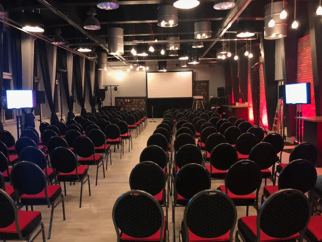 Kiadó kereskedelmi és ipari ingatlan Budapest XXI. kerület, Szabótelep 140012 nm