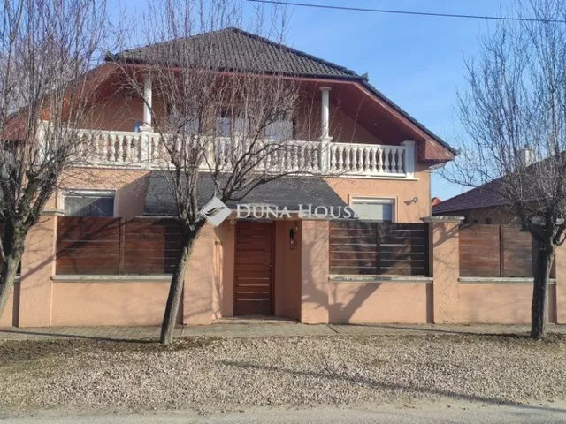 Eladó ház Cegléd 243 nm