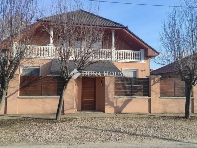 Eladó ház Cegléd 243 nm