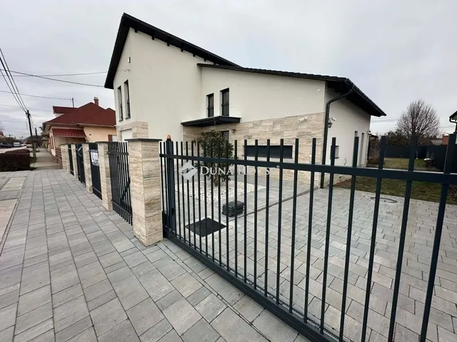 Eladó ház Vecsés 242 nm