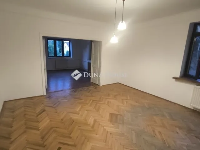 Eladó ház Leányfalu 237 nm