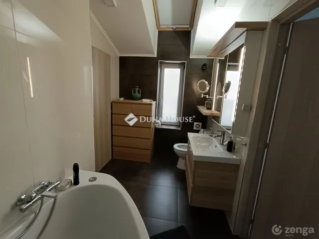Eladó ház Budapest XV. kerület 350 nm