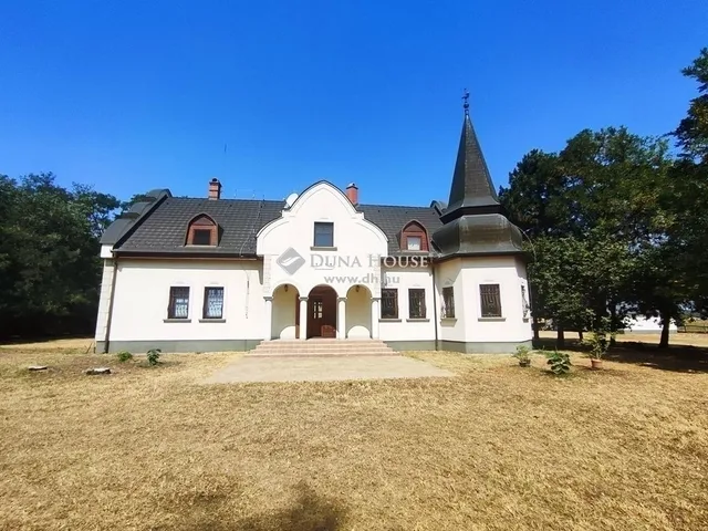 Eladó ház Fülöpháza 297 nm