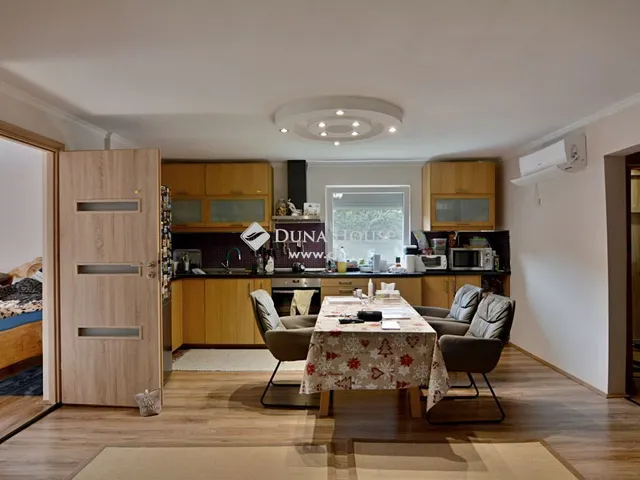 Eladó kereskedelmi és ipari ingatlan Kecskemét 700 nm