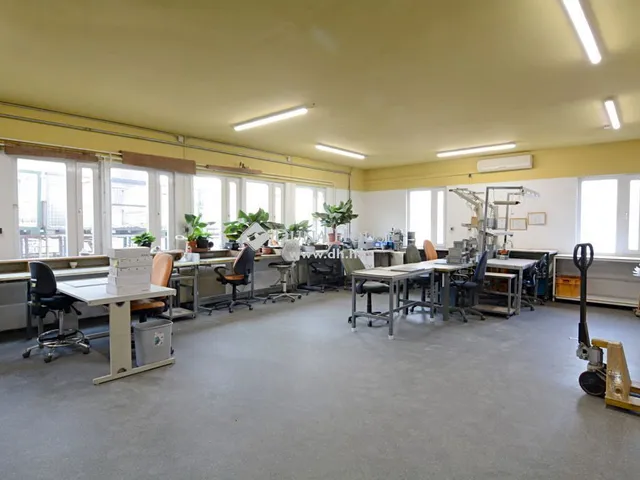 Eladó kereskedelmi és ipari ingatlan Kecskemét 700 nm