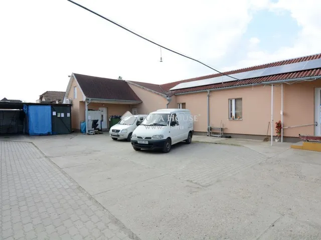 Eladó kereskedelmi és ipari ingatlan Kecskemét 700 nm