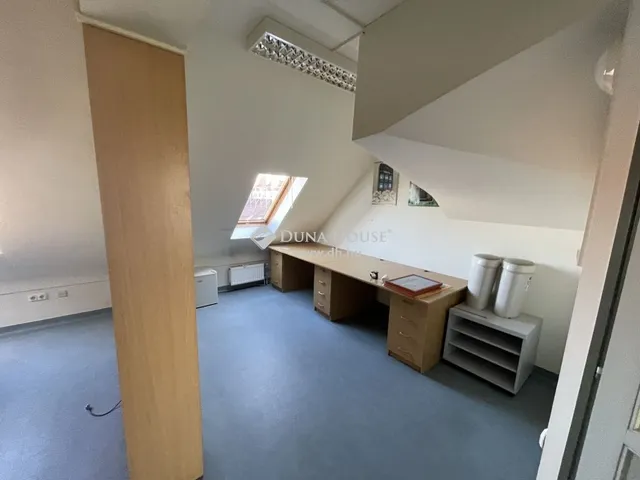 Eladó kereskedelmi és ipari ingatlan Kecskemét 260 nm