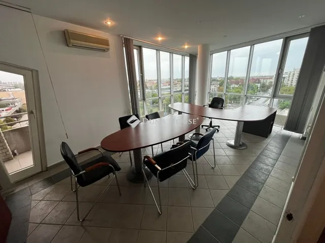 Eladó kereskedelmi és ipari ingatlan Kecskemét 128 nm