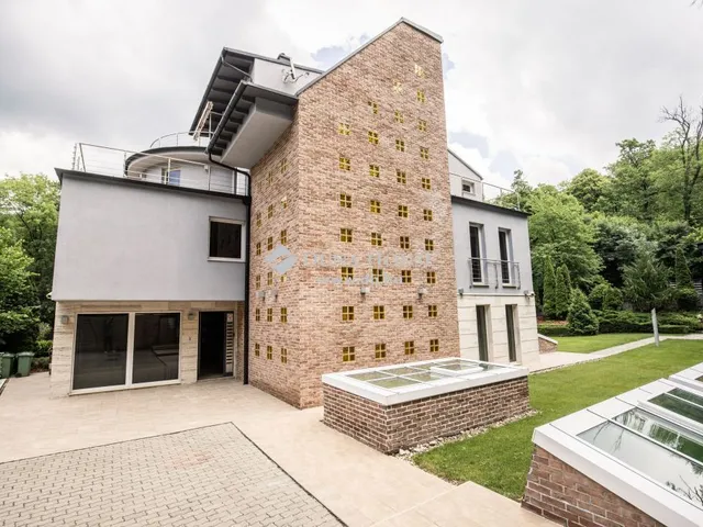 Eladó kereskedelmi és ipari ingatlan Budapest II. kerület 1050 nm