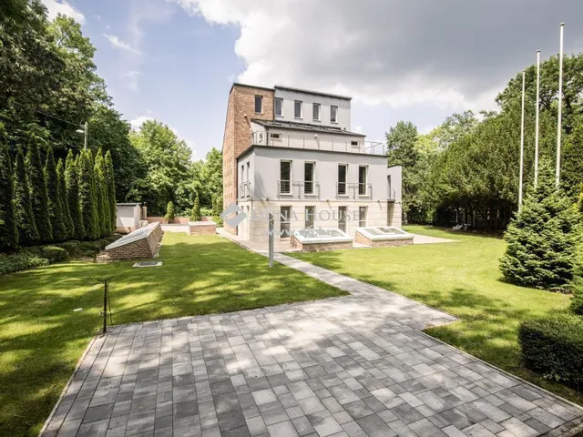 Eladó kereskedelmi és ipari ingatlan Budapest II. kerület 1050 nm