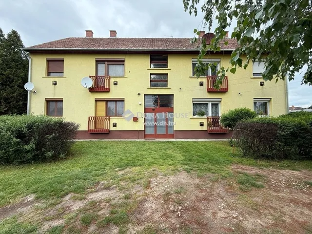 Eladó lakás Lajosmizse 67 nm