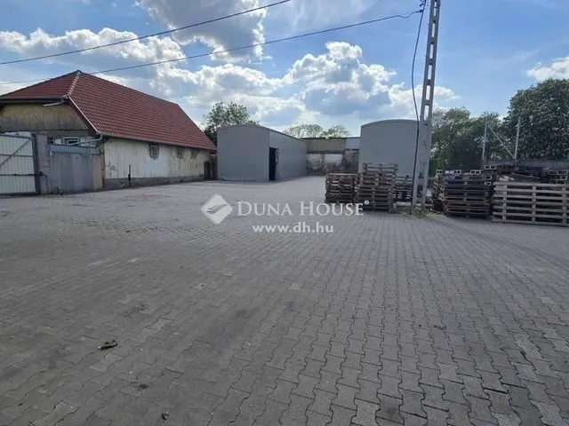 Eladó kereskedelmi és ipari ingatlan Kecskemét 950 nm