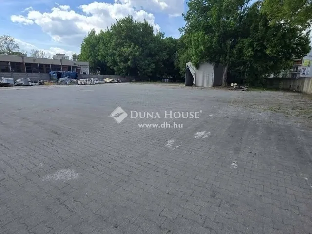 Eladó kereskedelmi és ipari ingatlan Kecskemét 950 nm