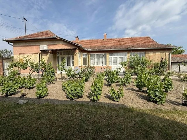 Eladó ház Tiszaalpár 132 nm