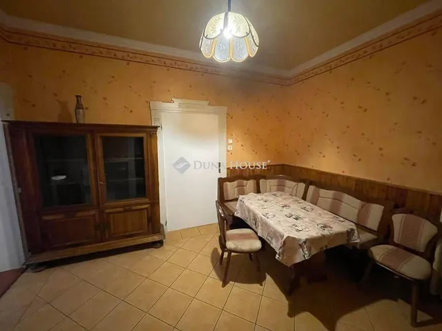 Eladó kereskedelmi és ipari ingatlan Izsák 182 nm