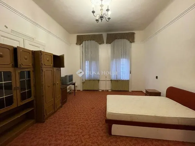 Eladó kereskedelmi és ipari ingatlan Izsák 182 nm