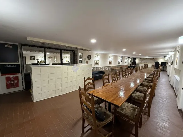 Eladó kereskedelmi és ipari ingatlan Izsák 182 nm