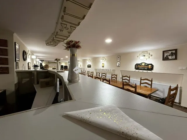 Eladó kereskedelmi és ipari ingatlan Izsák 182 nm