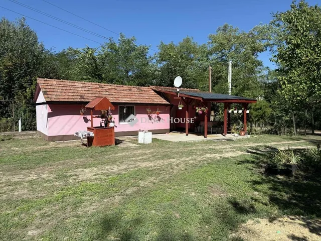 Eladó mezőgazdasági ingatlan Helvécia 40 nm