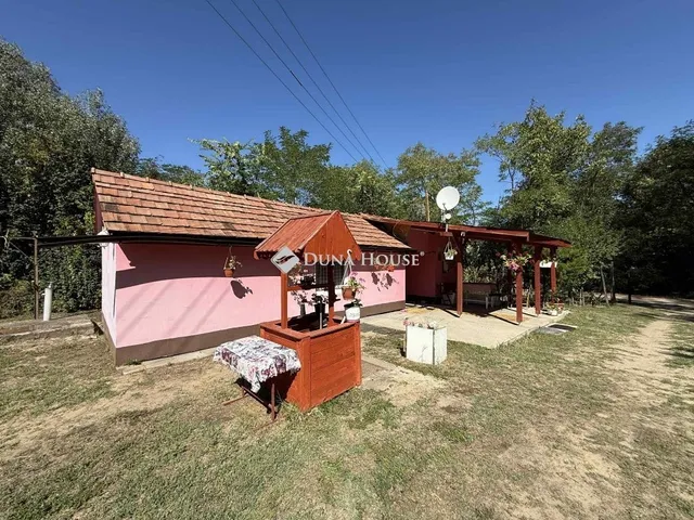 Eladó mezőgazdasági ingatlan Helvécia 40 nm