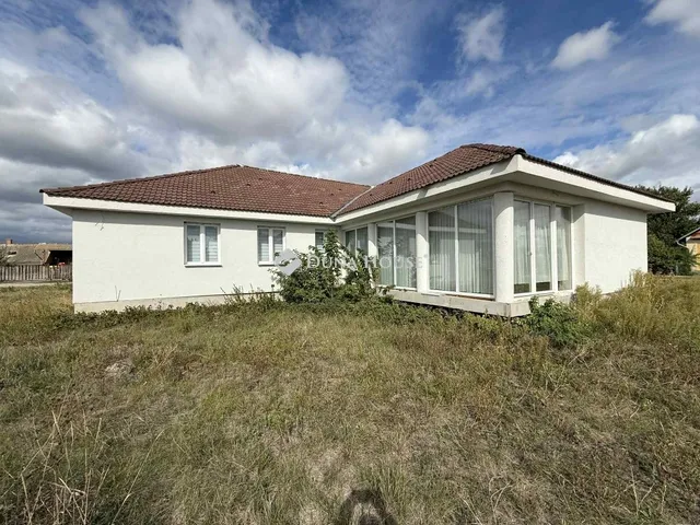 Eladó ház Tiszaroff 230 nm