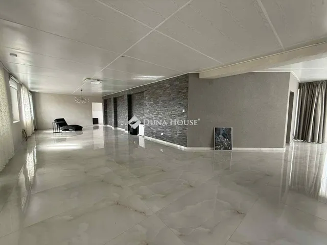 Eladó ház Tiszaroff 230 nm