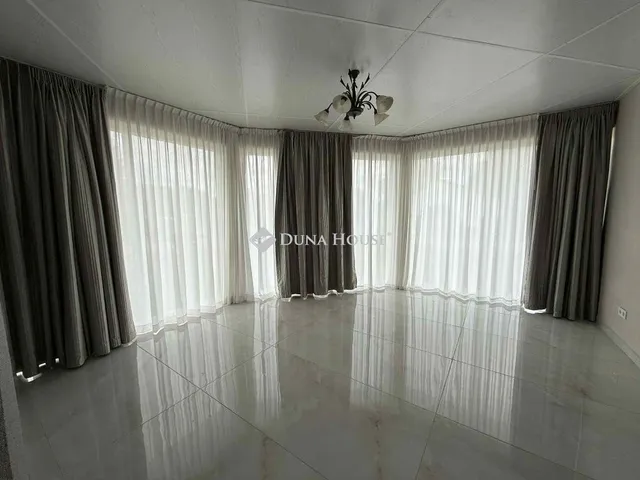 Eladó ház Tiszaroff 230 nm