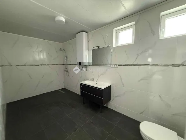 Eladó ház Tiszaroff 230 nm