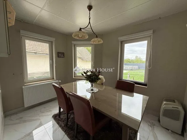 Eladó ház Tiszanána 220 nm