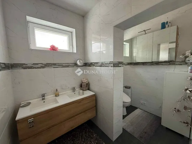 Eladó ház Tiszanána 220 nm