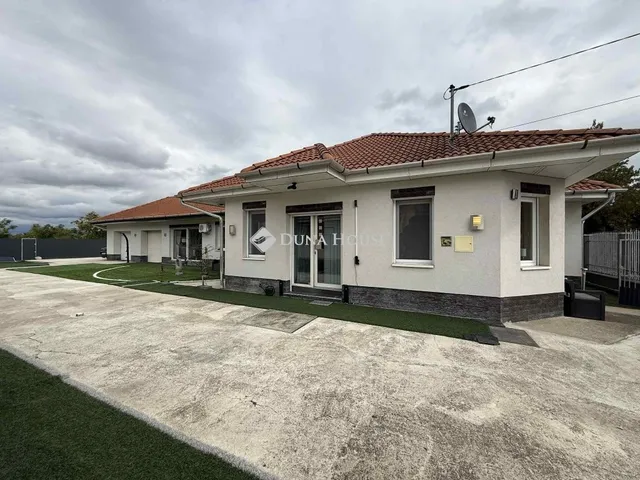 Eladó ház Tiszanána 220 nm