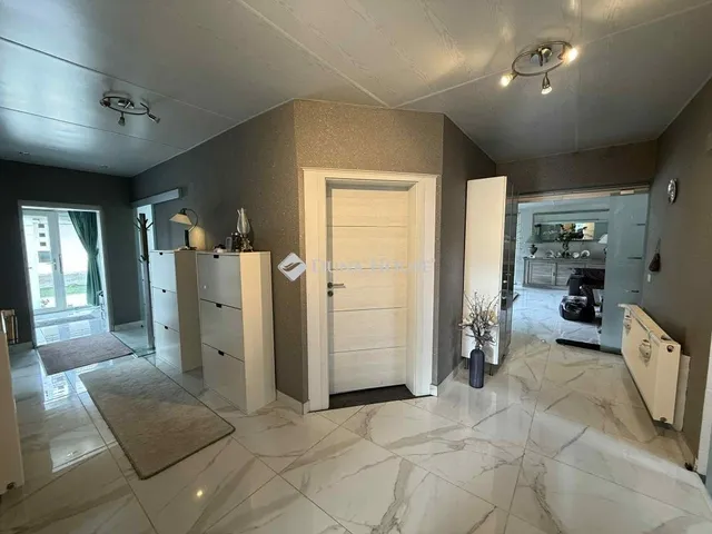 Eladó ház Tiszanána 220 nm