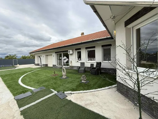 Eladó ház Tiszanána 220 nm