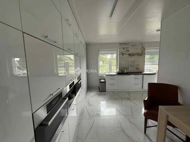 Eladó ház Tiszanána 220 nm