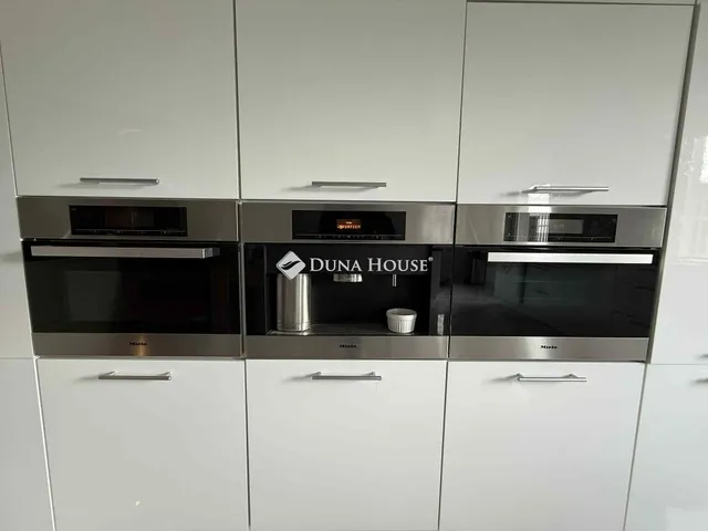 Eladó ház Tiszanána 220 nm